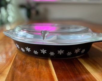 Pyrex Snowflake Pattern Casserole Vintage Pyrex Oval Divided Casserole Dish With Lid: Black Snowflake ...