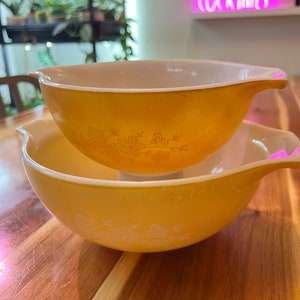 Tigela de Cinderela Vintage Borboleta Dourada Pirex Vintage/Pyrex Cinderela #442 e #443 Tigela