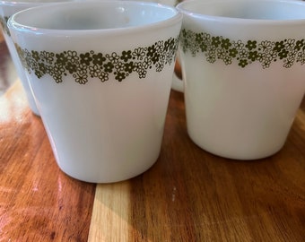 Taza de café vintage Pyrex con diseño de flor de primavera y margaritas locas de Pyrex