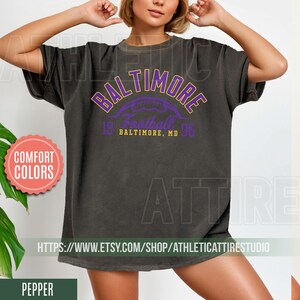 Camiseta de fútbol americano de Baltimore, estilo vintage, colores cómodos, retro de Baltimore, camiseta extragrande de los Ravens, regalo para aficionados al fútbol americano FSC16 imagen 3