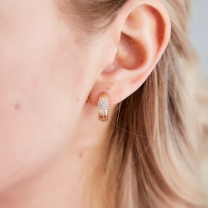 14K Solid Gold Chubby Hoop Earrings,Ribbed Dome Huggie Hoop earrings,retro hoops,vintage earrings,Lined Gold Hinged Hoop Earring,gif for her