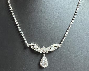 Bridgerton Style Vintage Rhinestone Necklace - Eyes & Teardrop 17"