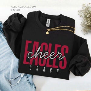 Chemise personnalisée Cheer Coach, nom de la mascotte de l'école, cadeau de sweat-shirt de pom-pom girl universitaire du lycée pour les enseignants OLV-26-002