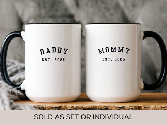 First Time Mom and Dad Mug Set New Parents Pregnancy Gift Mommy Daddy Est. 2025 Minimalist Cup Christmas Baby Shower Present OLV-25-047!