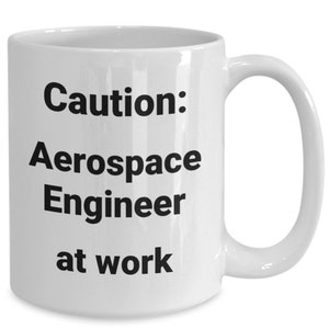 航空宇宙エンジニアのコーヒーマグ、工学専攻の大学院生や教師への面白いギフトアイデア、Tシャツ、トラベルマグ