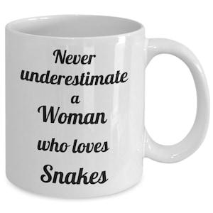 Mug amoureux des serpents : motif femme et serpents