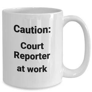 Gericht Reporter Kaffeebecher lustige Geschenkidee für Personal T-Shirt Reisebecher