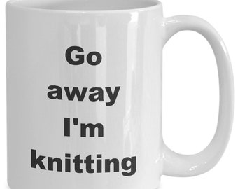Vete me voy tejiendo taza de regalo divertida para knitter