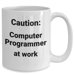 Programmerare kaffemugg rolig presentidé för programmering mjukvaruutvecklare student lärare huvudämne examen t-shirt resemugg