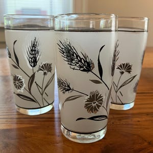 Set of 4 Libbey Wheat Design Frosted Juice Glasses from the 1950&#39;s in Excellent Condition