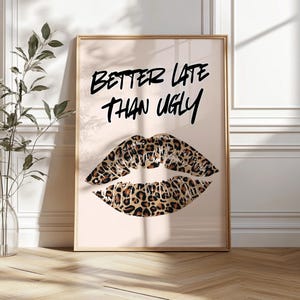Better Late Als Ugly Print, Adrette Wanddekoration, Trendige druckbare Wandkunst, Mädchen Poster, Animal Print Decor, Badezimmer Kunst, digitaler Download