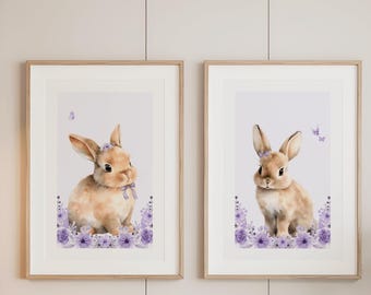Arte mural imprimible de conejo de primavera, estampado floral morado de conejo de Pascua, decoración infantil estilo cottagecore, arte mural de conejo