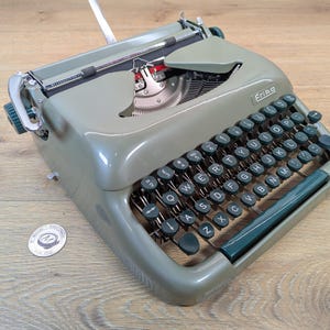 1962 Erika 12 Typewriter | Rare Ro 88 &#39;Bruxelles&#39; Typeface