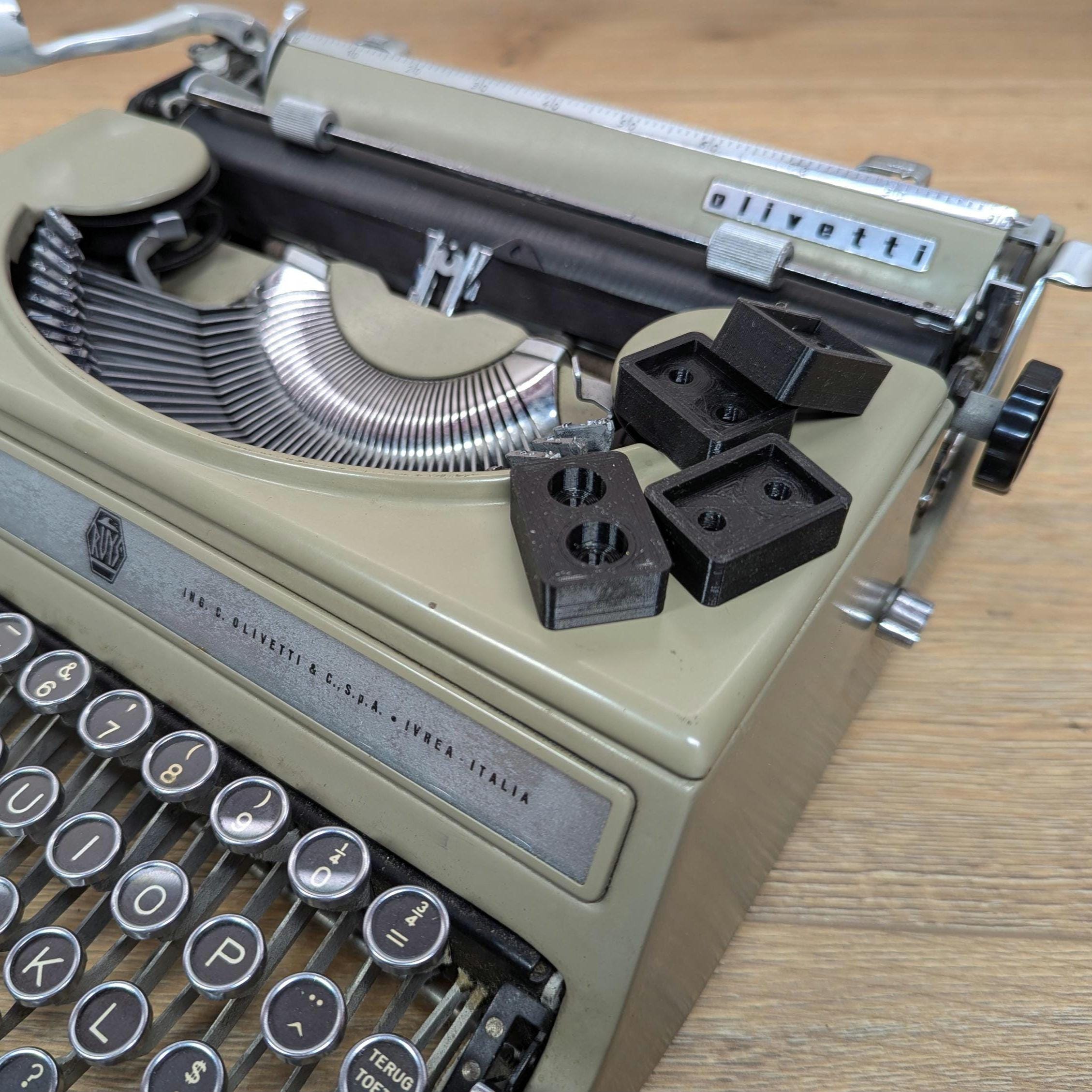 Olivetti Studio 42 Typewriter - Etsy