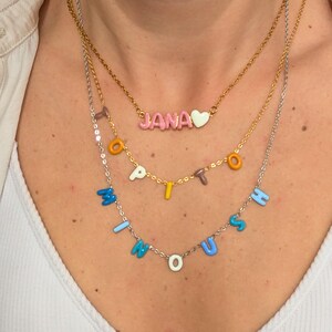 Colorido collar con nombre personalizado - letras esmaltadas en el color de su elección | chapado en oro, plata, oro rosa 18k