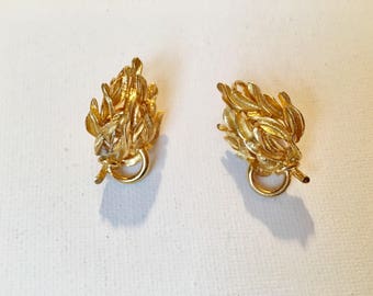 v Vintage Gold Tone Leaf Cluster Clip on Earrings