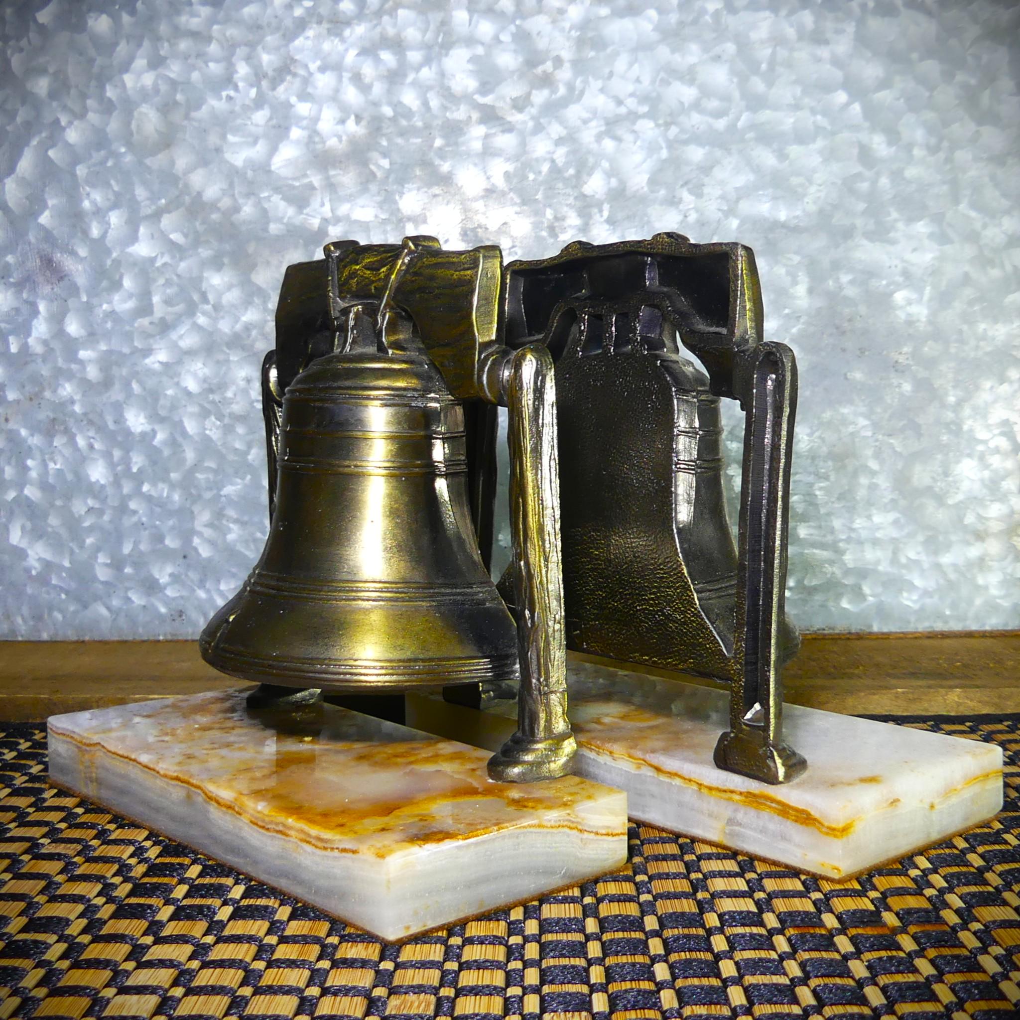 リバティーベル　自由の鐘　ブックエンド　スーベニア Antique Book Ends With Liberty Bell - Etsy