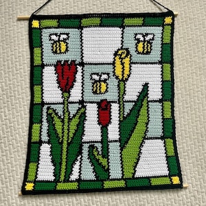 チューリップの花のステンドグラス窓用かぎ針編みタペストリーパターン - ギフト用花柄ヴィンテージかぎ針編みPDFデジタルダウンロード - Bee Home Decor Colour Block