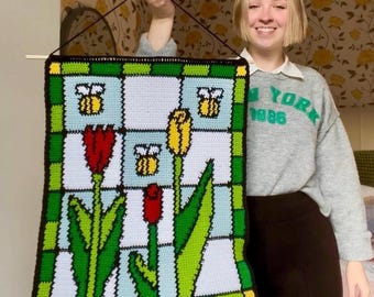 Motif de tapisserie au crochet tulipe et abeille : vitrail vintage (téléchargement numérique PDF)