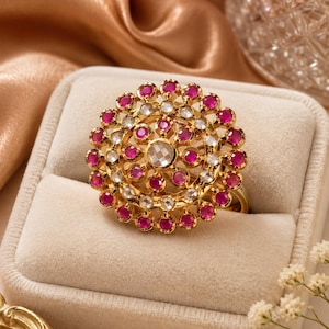 Bague cocktail tendance pour femme, ornée d'un rubis et de pierres blanches, plaquée or et sertie de fleurs | Bague cocktail ajustable de créateur