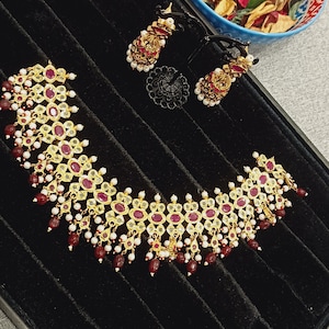 Royal Jadau Halsketten-Set mit Rubinsteinen & Perlentropfen | Indischer Brautschmuck