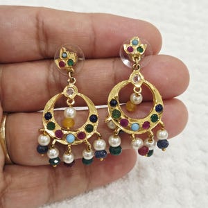 Mehrfarbige, vergoldete Perlenohrringe für Damen | Traditioneller ethnischer Statement-Schmuck