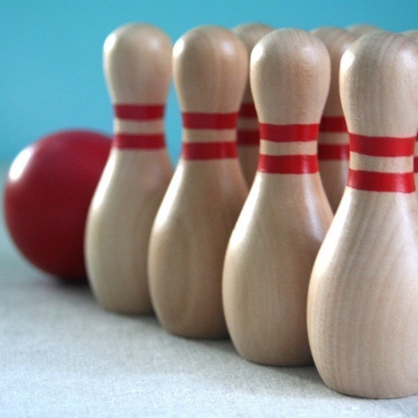 Woodgrain and Red Mini Bowling Set - Pins and Ball In a Starburst Drawstring Bag