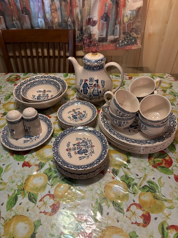 Johnson Brothers Hearts & Flowers Ironstone: Staffordshire