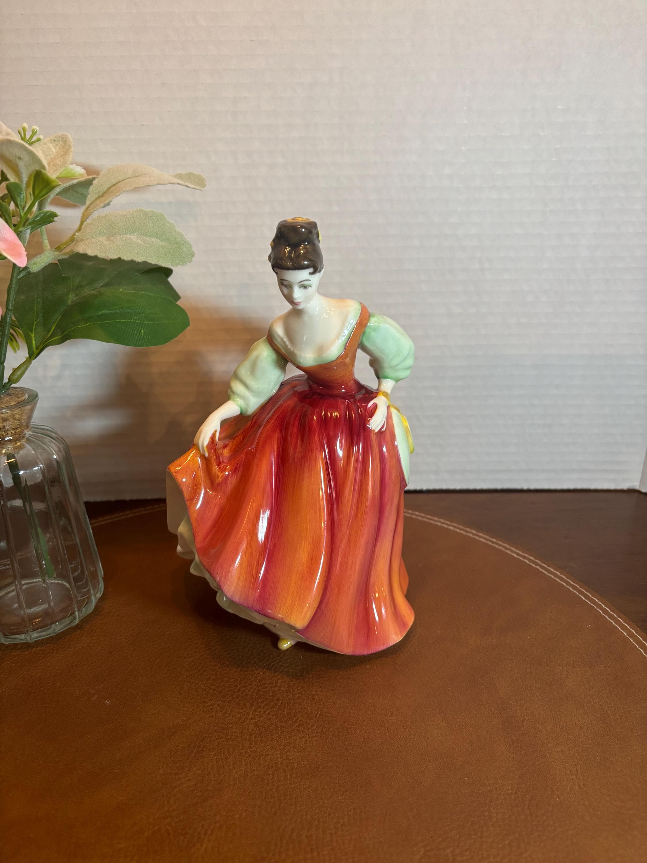 可愛い　ロイヤルウースター　ミニフィギュリン　Lady HANNAH　F9 可愛い ロイヤルウースター ミニフィギュリン Lady HANNAH F9