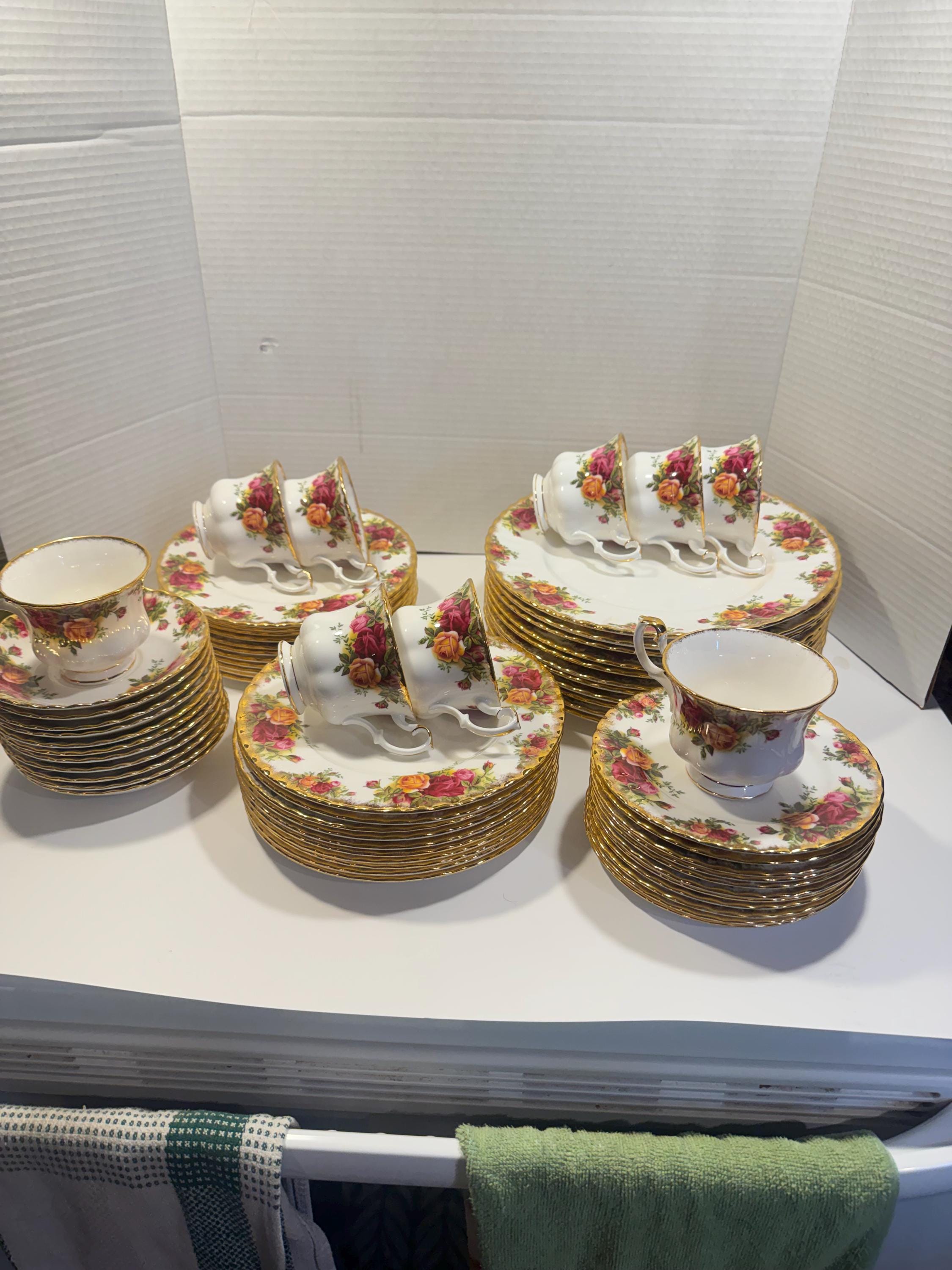 Old Country Rose China Set - Etsy Canada
