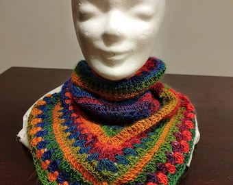 Bufanda triangular con lazo