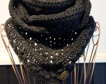 Bufanda triangular con lazo