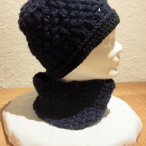 Children&#39;s hat with matching loop