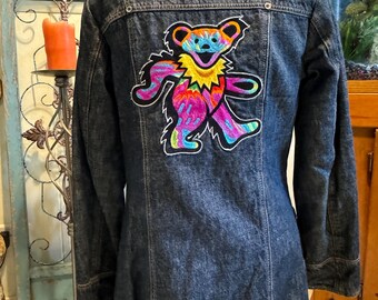 Marching bear with tie-dye patch Jeanjacket with Sherpa like lining