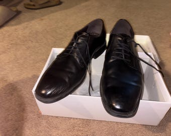 Robert Wayne "Alfred" Men’s Plain Toe Derby Shoes Black Size 10.5 — Pre-Owned Skater Grunge Punk Preppy Classic Oxford Suit Tailored Wedding