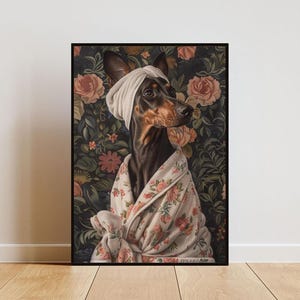 Dobermann Pinscher Im Bademantel Poster, Hunde Poster, Dobermann Pinscher Badezimmer Druck, Wandkunst, Dobermann Portrait, Hund Badezimmer Poster