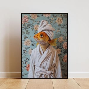 Cartel de pez en albornoz, cartel de animales, impresión de baño de peces, arte de pared de animales, retrato de peces, cartel de baño de animales, cartel de peces divertidos