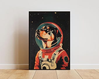 Puede incluir: Un perro negro y marrón con un traje de astronauta rojo y blanco sobre un fondo azul oscuro con estrellas blancas. El perro está mirando hacia arriba y hacia la derecha.