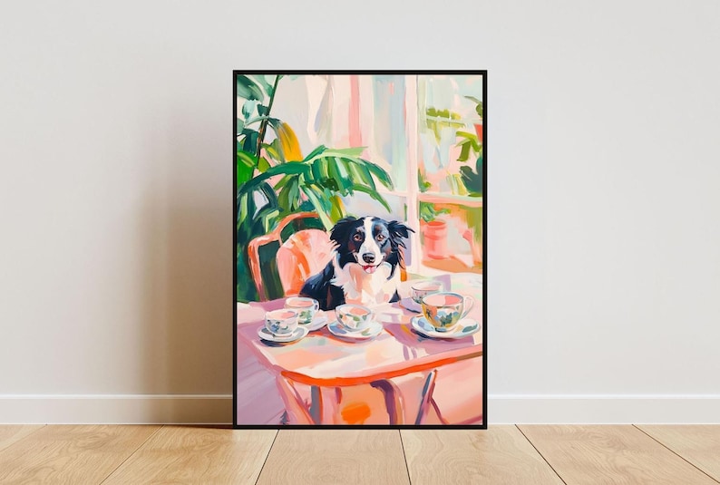 Puede incluir: Un perro border collie blanco y negro sentado en una mesa rosa con cuatro tazas de t&eacute; y platillos. El perro est&aacute; mirando directamente al espectador. El fondo es una pintura de una ventana con plantas y una pared rosa.
