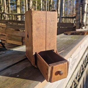 Molinillo de café noruego antiguo / Molino de madera artesanal de la década de 1880 / Decoración rústica de granja escandinava / Arte popular nórdico coleccionable de cocina