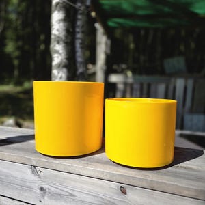Set of 2 Retro Yellow ELHO Planters | 1970 Plastic Plant Pots | Indoor Outdoor Planters | Vintage Garden Decor | Made in Holland Planter Set