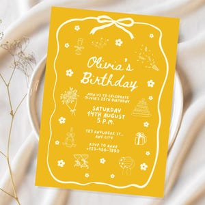 Peut inclure: Invitation de fête d'anniversaire jaune avec du texte blanc et des illustrations. L'invitation indique "Olivia's Birthday" et comprend les détails d'une fête d'anniversaire pour ses 25 ans le 14 août à 17h00.