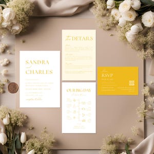 Peut inclure: Un ensemble de quatre cartes d'invitation de mariage dans un schéma de couleurs jaune et blanc. Les cartes présentent les noms "Sandra et Charles" et le texte "Notre grand jour".