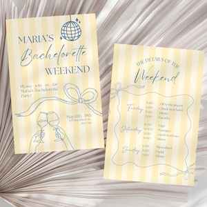 Op de afbeelding: Twee uitnodigingskaarten met een geel en wit gestreepte achtergrond. De linkerkaart zegt "Maria's Bachelorette Weekend" met evenementdetails. De rechterkaart geeft de weekendactiviteiten weer. Blauwe lijntekeningen en tekst.