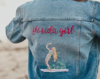 VERKAUFT - Handbestickte Florida Girl Jeansjacke - Beispiel für kundenspezifische Arbeit, einzigartige Küsten tragbare Kunst