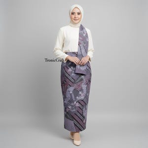 Mauve paarse gebatikte rok met voering en gratis sjaal Elegante Javaanse prima katoenen kokerrok