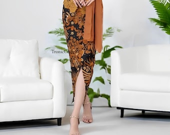 Chic Batik Skirt with Decorative Front Split Fashion Statements,Batik Pattern Skirt,Wrap Skirt,Batik Skirt,Ethnic Batik,Bali Beach Skirt