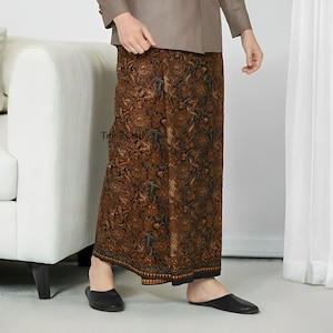 May include: A brown and black patterned sarong with a floral design. The sarong is worn with a brown jacket and black shoes. The text "Tronicraft" is visible on the sarong.