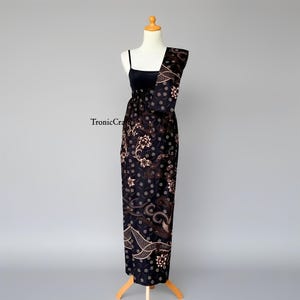 Javaanse sogan-batikrokset met sjaal endaru-motief batikrok