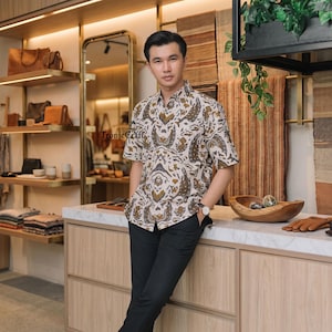Camisa de batik para hombre, manga corta, algodón, estilo indonesio.